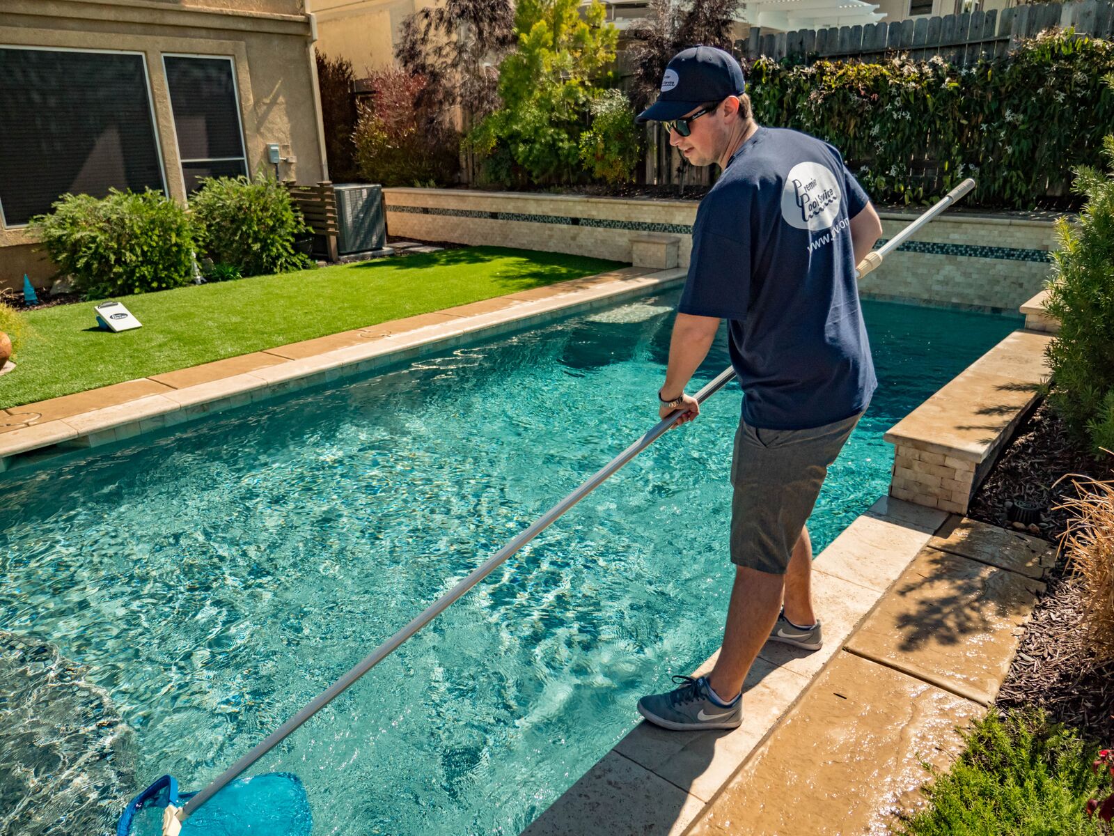 cleaning your swimming pool