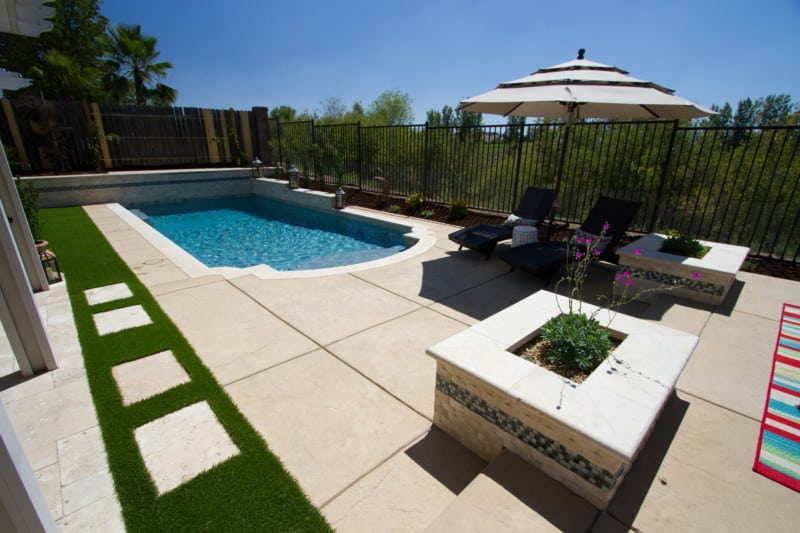 5 Best Low Maintenance Pool Landscape Design Ideas